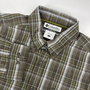 Columbia Men's Medium Green Plaid Long Sleeve Button Down Shirt